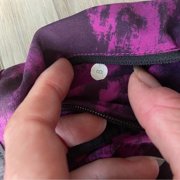 Lululemon Tracker Short III *4-way Stretch
Breezie Regal Plum Black / Black sz 8 - Picture 7 of 11